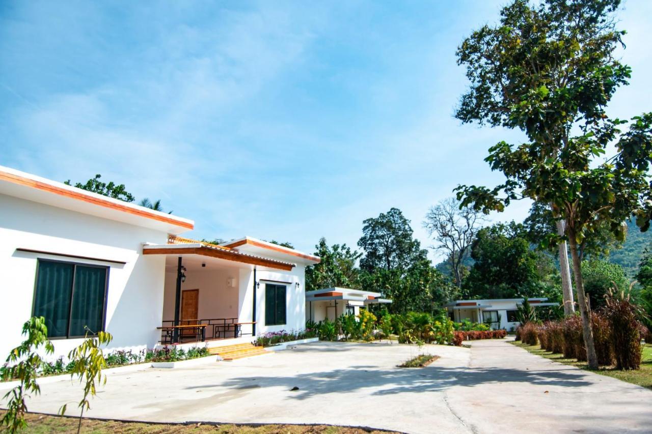Khunkhao Tamnanprai Resort Suan Phueng Bagian luar foto